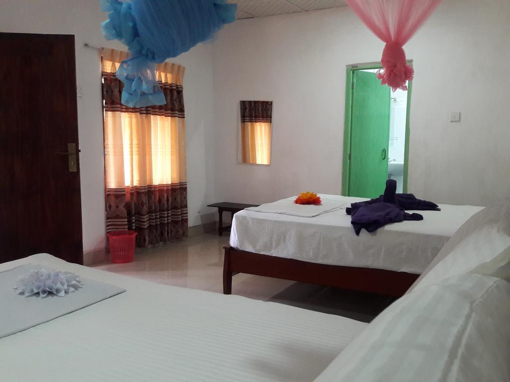 Sigiri Picaso Home Stay Sigiriya Værelse billede